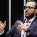 Filipe Barros criticou o fato de o acordo ter sido firmado ‘sem nenhum diálogo com a sociedade, com o Congresso e com as comunidades indígenas’ | Foto: Divulgação/Câmara dos Deputados