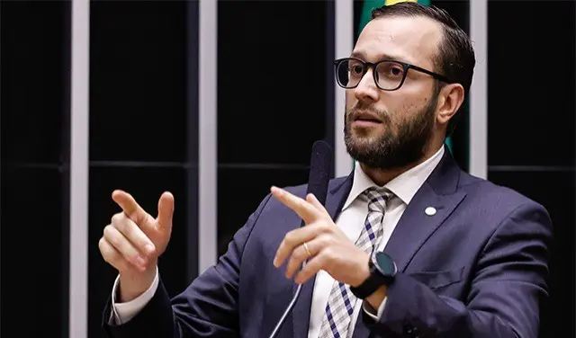 Filipe Barros criticou o fato de o acordo ter sido firmado ‘sem nenhum diálogo com a sociedade, com o Congresso e com as comunidades indígenas’ | Foto: Divulgação/Câmara dos Deputados