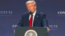 'Não precisamos dos produtos que eles têm', diz Trump, sobre o risco de tarifas desestabilizarem o preço do petróleo nos EUA | Foto: Reprodução/Twitter/X