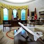De volta ao escritório: Trump faz mudanças que homenageiam líderes desprezados por Biden e destacam a força da economia norte-americana | Foto: Reprodução/Twitter/X