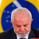 Presidente Luiz Inácio Lula da Silva, em reunião com a ministra da Saúde, Nísia Trindade, e o prefeito do Rio de Janeiro, Eduardo Paes, no Palácio do Planalto, em Brasília