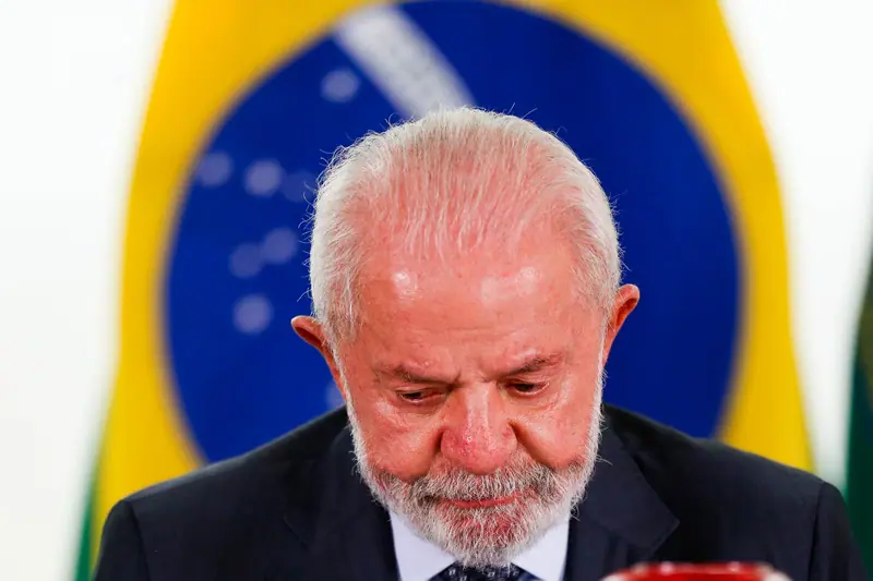 Presidente Luiz Inácio Lula da Silva, em reunião com a ministra da Saúde, Nísia Trindade, e o prefeito do Rio de Janeiro, Eduardo Paes, no Palácio do Planalto, em Brasília