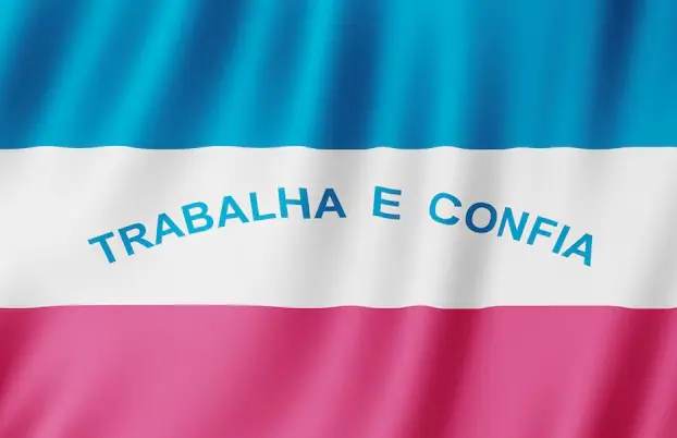 'Trabalha e confia' é o lema em destaque na bandeira oficial do Espírito Santo | Foto: Reprodução/Redes sociais