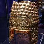 O Capacete Dourado de Coțofenești estava entre os tesouros roubados do Museu Drents em Assen | Foto: Reprodução/Redes sociais