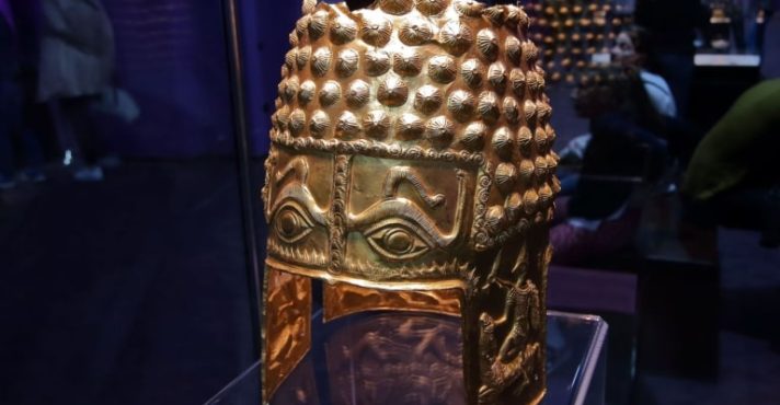 O Capacete Dourado de Coțofenești estava entre os tesouros roubados do Museu Drents em Assen | Foto: Reprodução/Redes sociais
