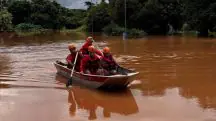 Várias pessoas precisaram ser resgatas das áreas alagadas em barcos pelo Corpo de Bombeiros de Mato Grosso | Foto: Divulgação/CBMMT