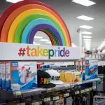Produtos LGBT em uma loja da Target; na época, empresa sofreu boicote | Foto: Reprodução/Redes sociais