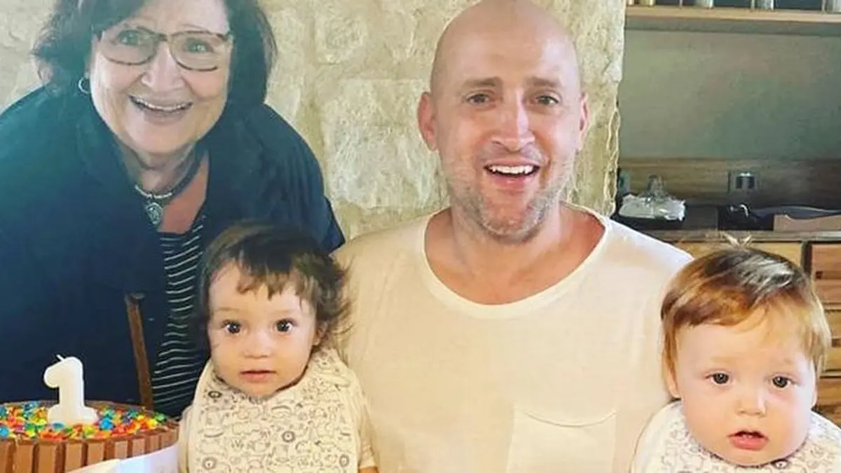 Foto de Déa Lúcia com Paulo Gustavo e seus filhos