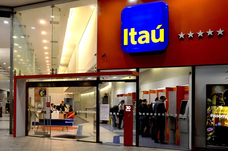 Fachada de agência do banco Itaú na Av. Paulista, em São Paulo