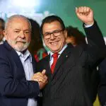 Lula com o ministro do Trabalho, Luiz Marinho, que planeja criar novo imposto sindical