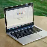 Um computador com o site Google aberto, em alusão à nota sobre a mudança do Maps nos EUA, em relação ao Golfo do México, agora Golfo da América