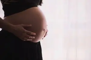 Resolução facilita aborto em adolescentes grávidas