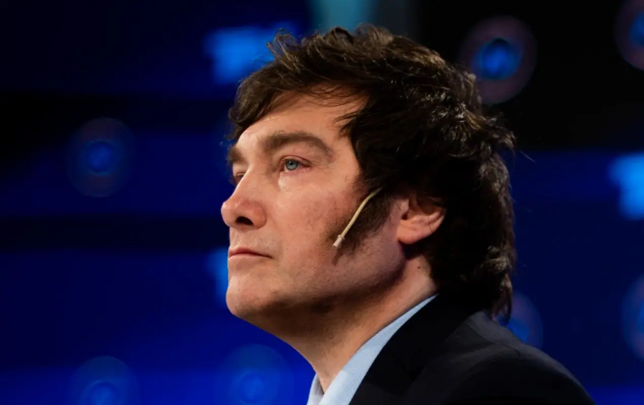 Antes de encerrar seu discurso, o presidente da Argentina, Javier Milei, destacou a importância das reformas econômicas que atraíram executivos globais a Buenos Aires | Foto: Reprodução/X