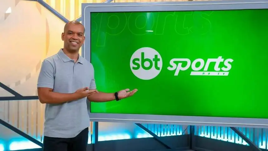 Foto de Luiz Alano no estúdio do SBT Sports