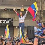 Líder da oposição na Venezuela, María Corina aparece em um protesto no país depois de meses escondida