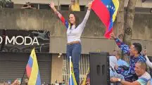 Líder da oposição na Venezuela, María Corina aparece em um protesto no país depois de meses escondida