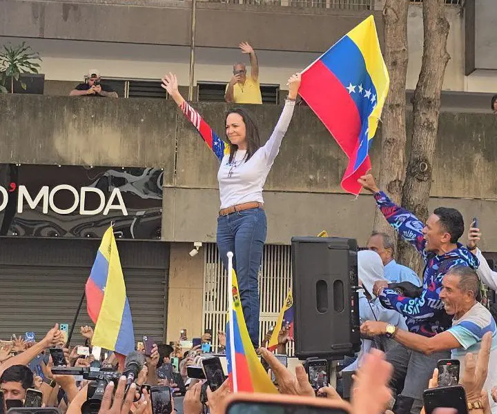 Líder da oposição na Venezuela, María Corina aparece em um protesto no país depois de meses escondida