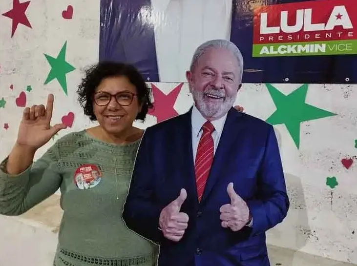 penha lopes e lula de papelão