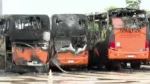 Criminosos atearam fogo em um carro e tentaram destruir uma viatura da PM de Rondônia