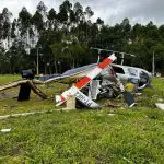 Helicóptero com 5 pessoas cai em Santa Catarina