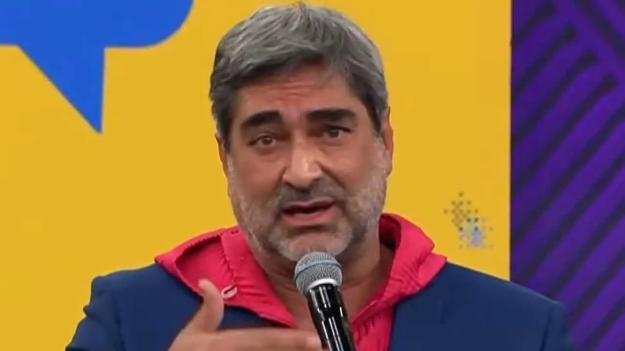 Foto de Zeca Camargo no estúdio do Melhor da Noite