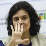 A ministra da Saúde, Nísia Trindade, durante anúncio da instalação do Centro de Operações de Emergência (COE) para Dengue e outras Arboviroses e o novo Plano de Contingência Nacional para Dengue, Chikungunya e Zika. F