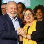 À esquerda, o presidente da República, Luiz Inácio Lula da Silva; à direita, a ministra das Mulheres, Cida Gonçalves