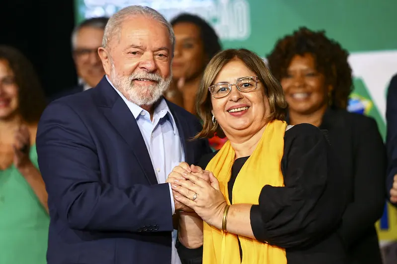 À esquerda, o presidente da República, Luiz Inácio Lula da Silva; à direita, a ministra das Mulheres, Cida Gonçalves