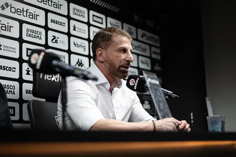 Presidente do Vasco, Pedrinho, em coletiva de imprensa em São Januário