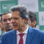 Ministro Fernando Haddad fala com a imprensa depois de reunião com deputado Hugo Motta