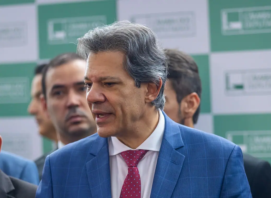 Ministro Fernando Haddad fala com a imprensa depois de reunião com deputado Hugo Motta