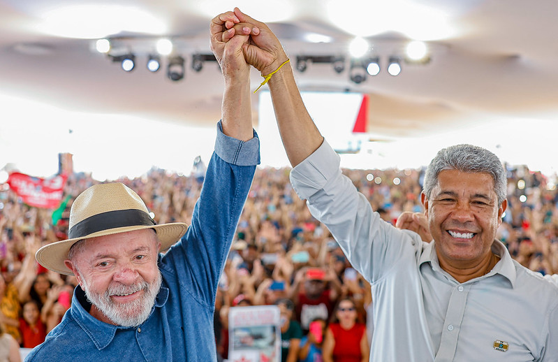 Presidente da República, Luiz Inácio Lula da Silva, e o Governador da Bahia, Jerônimo Rodrigues, durante cerimônia de anúncios relativos à segurança hídrica da Bahia, em Paramirim (BA), no dia 07/02/2025