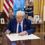 Foi usado como base da argumentação de Trump a Lei de proteção dos membros do Serviço Americano, aprovado pelo Congresso dos EUA em 2022 | Foto: White House/Molly Riley