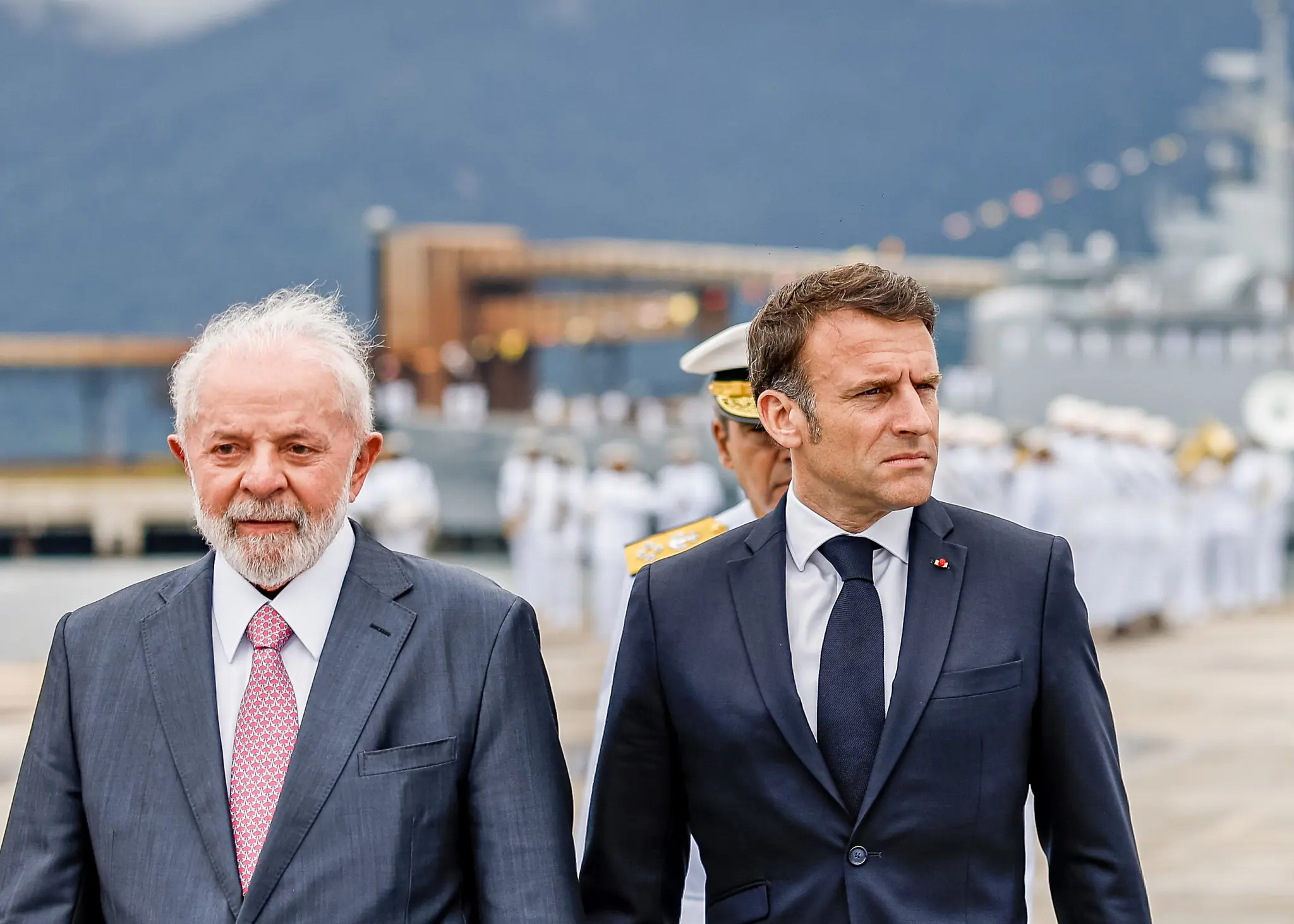 Presidente da França, Emmanuel Macron, durante a cerimônia de lançamento ao mar do submarino Tonelero, com a participação, na Base de Submarinos da Ilha da Madeira. Itaguaí