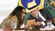 O Presidente da República, Luiz Inácio Lula da Silva, acompanhado da Primeira-dama, Janja Lula da Silva, durante Sanção do Projeto de Lei n° 4.932/2024 - em 13/01/2025