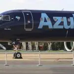 Avião da Azul: novos cortes na operação como forma de driblar a crise no setor abatido pela queda do real e a subida no preço dos combustíveis | Foto: Marcelo Camargo/Agência Brasil