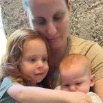 Shiri Bibas, de 32 anos, e de seus filhos, Kfir e Ariel