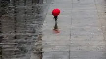 30/01/2025 - Chuva leve no final da tarde no Vale do Anhangabaú, centro de São Paulo | Foto: Paulo Pinto/Agência Brasil