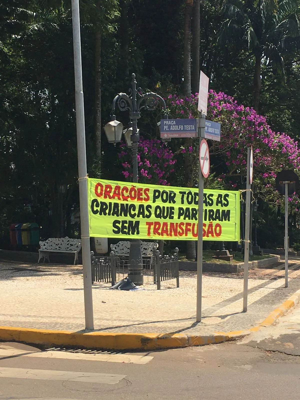 Cartaz de protesto contra a doutrina que proíbe transfusões de sangue | Foto: Divulgação/MAV-TJ
