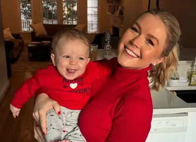 Karoline Leavitt e filho