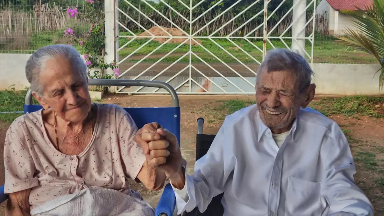 Manoel Angelim Dino, de 105 anos, e Maria de Souza Dino, de 101 - casal do ceará no guiness