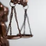 A investigação aponta fraudes na liberação de alvarás judiciais no Maranhão, o que resultou na retirada de cerca de R$ 18 milhões do Banco do Nordeste para o pagamento de honorários advocatícios | Foto: Reprodução/Freepik