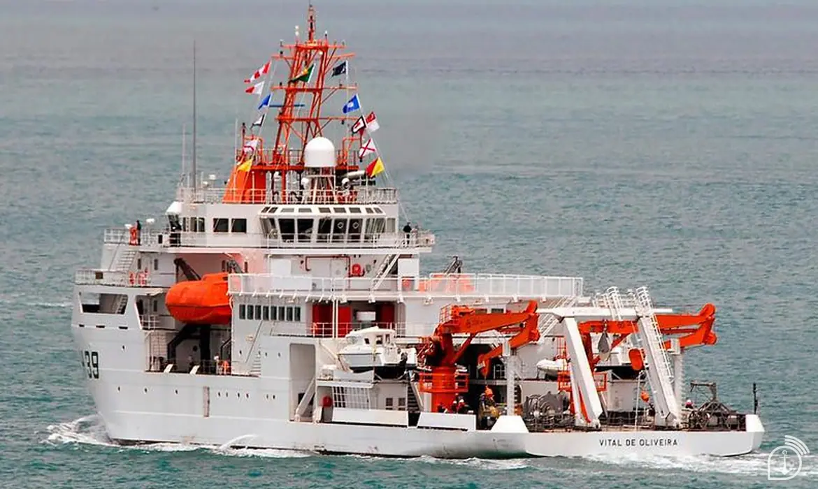 O navio que estava na expedição responsável por encontrar o Vital de Oliveira | Foto: Divulgação/Marinha