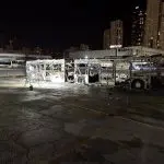 Ônibus destruído depois de ser explodido, em Israel