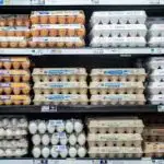 Inflação dos alimentos: preços dos ovos de galinha subiram até 40%