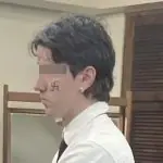 Vinicius Krug de Souza aceitou apagar o símbolo. Ele manteve outros desenhos no rosto sem relação com o nazismo | Foto: Reprodução/X