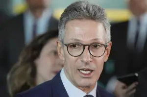 Apesar de se esquivar do assunto, Zema defendeu a candidatura de Bolsonaro caso ele seja elegível em 2026 | Foto: Rafa Neddermeyer/ Agência Brasil