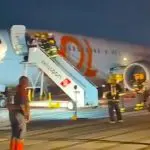 Avião foi levado para uma área de manutenção distante dos terminais de passageiros | Foto: Reprodução/X