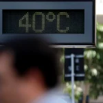 Placa com a temperatura de 40 graus, onda de calor