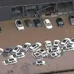 Carros de luxo ficaram submersos em decorrência das fortes chuvas em Guarulhos | Foto: Reprodução/Redes sociais